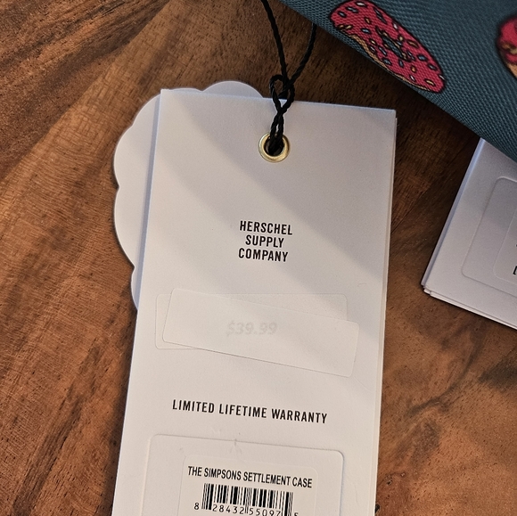 Brand new w/tags Herschel X Simpsons Settlement Case set - Picture 6 of 8